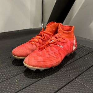 Nike Phantom Luna Elite
Firm-Ground High-Top Soccer Cleats